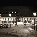 Berggasthof Heuberghaus, Direkt Am Rennsteig