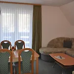 Berggasthof Heuberghaus, Direkt Am Rennsteig