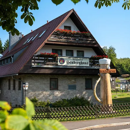 Berggasthof Heuberghaus, Direkt Am Rennsteig