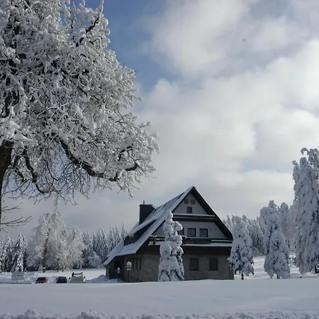 Berggasthof Heuberghaus, Direkt Am Rennsteig * Friedrichroda