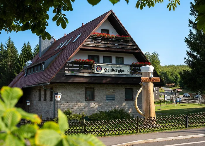 Berggasthof Heuberghaus, Direkt Am Rennsteig