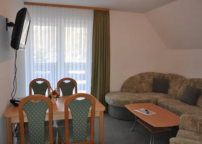 Berggasthof Heuberghaus, Direkt Am Rennsteig